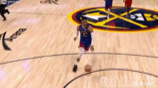 威少快攻抢断暴扣 挂筐被吹技犯仍激情怒吼